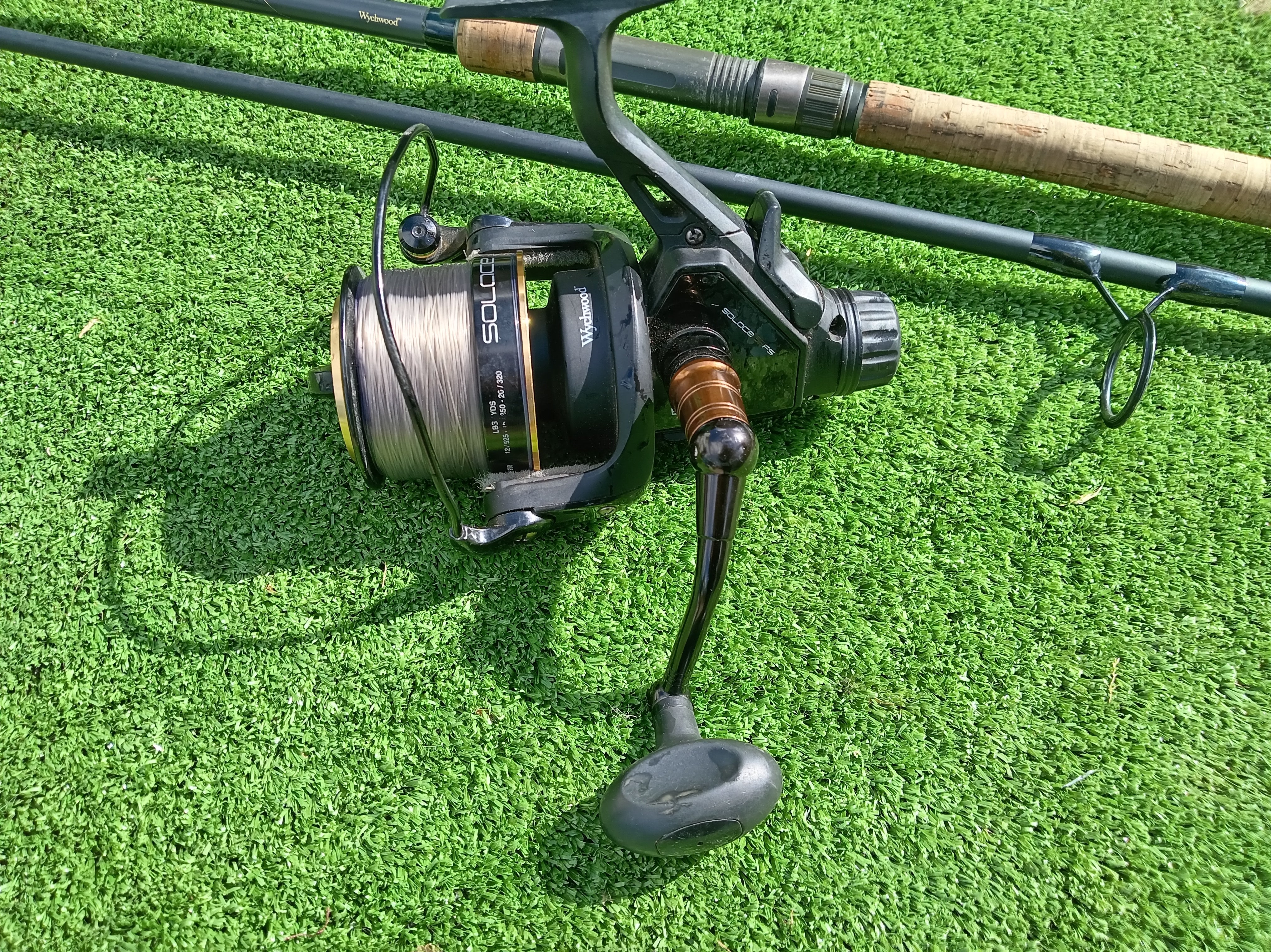 Wychwood Classic 12ft 3lb Carp Rod Cork Handle & Solace 65S FS Runner Reel Set
