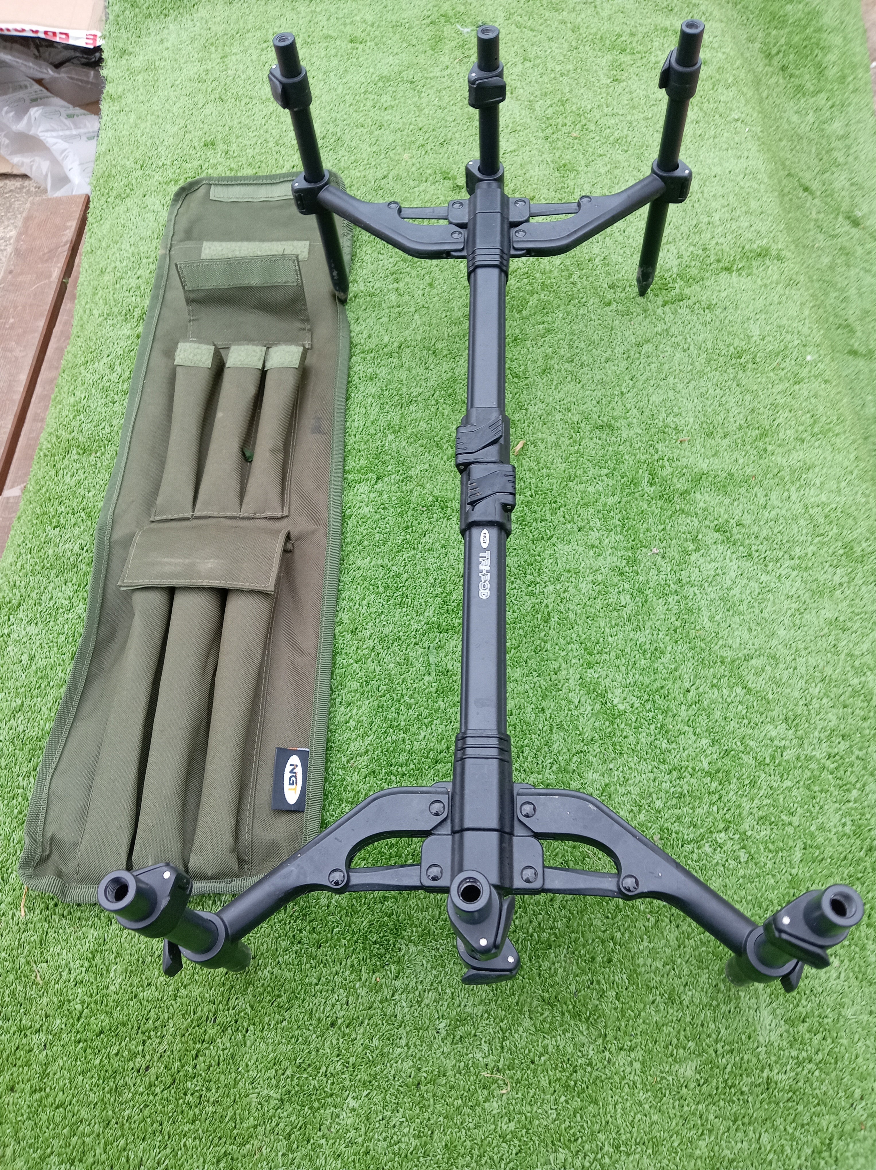 NGT Tri-Pod 3-Rod Carp Fishing Pod In Very Good Lightly Used Cond