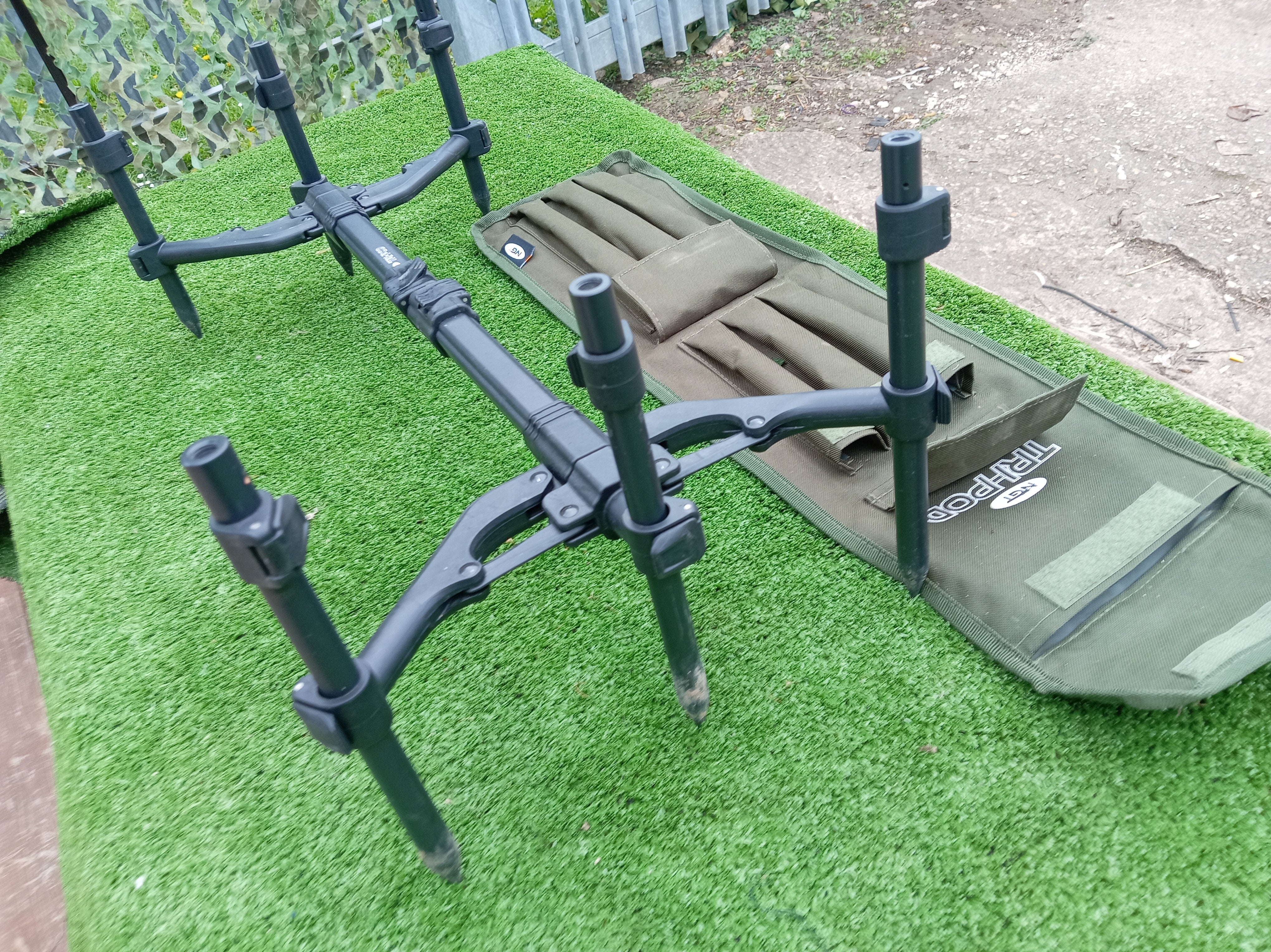 NGT Tri-Pod 3-Rod Carp Fishing Pod In Very Good Lightly Used Cond