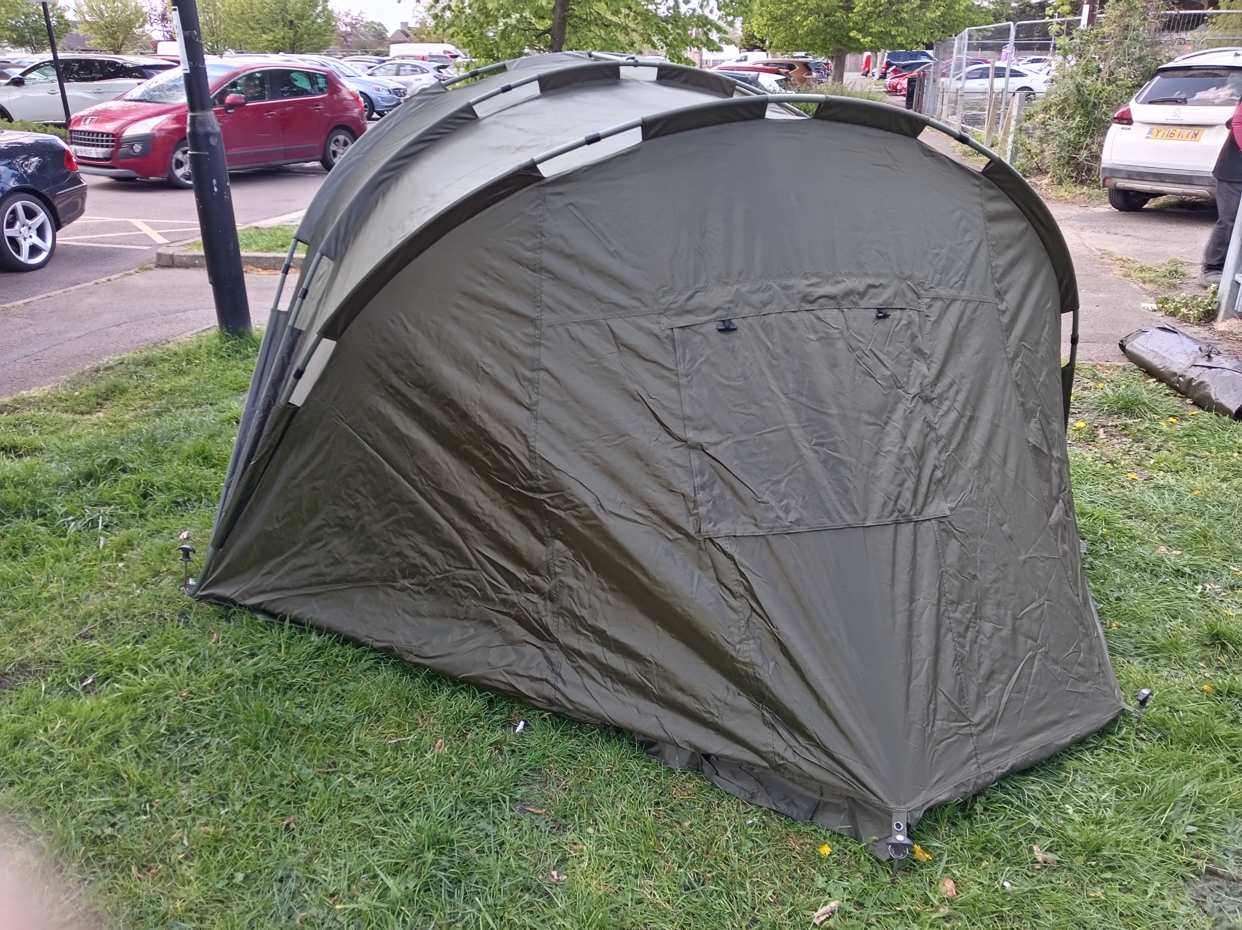 **Ex Display Bargain ** Carp On 1-man Carp Fishing Bivvy |  2 Rib Design