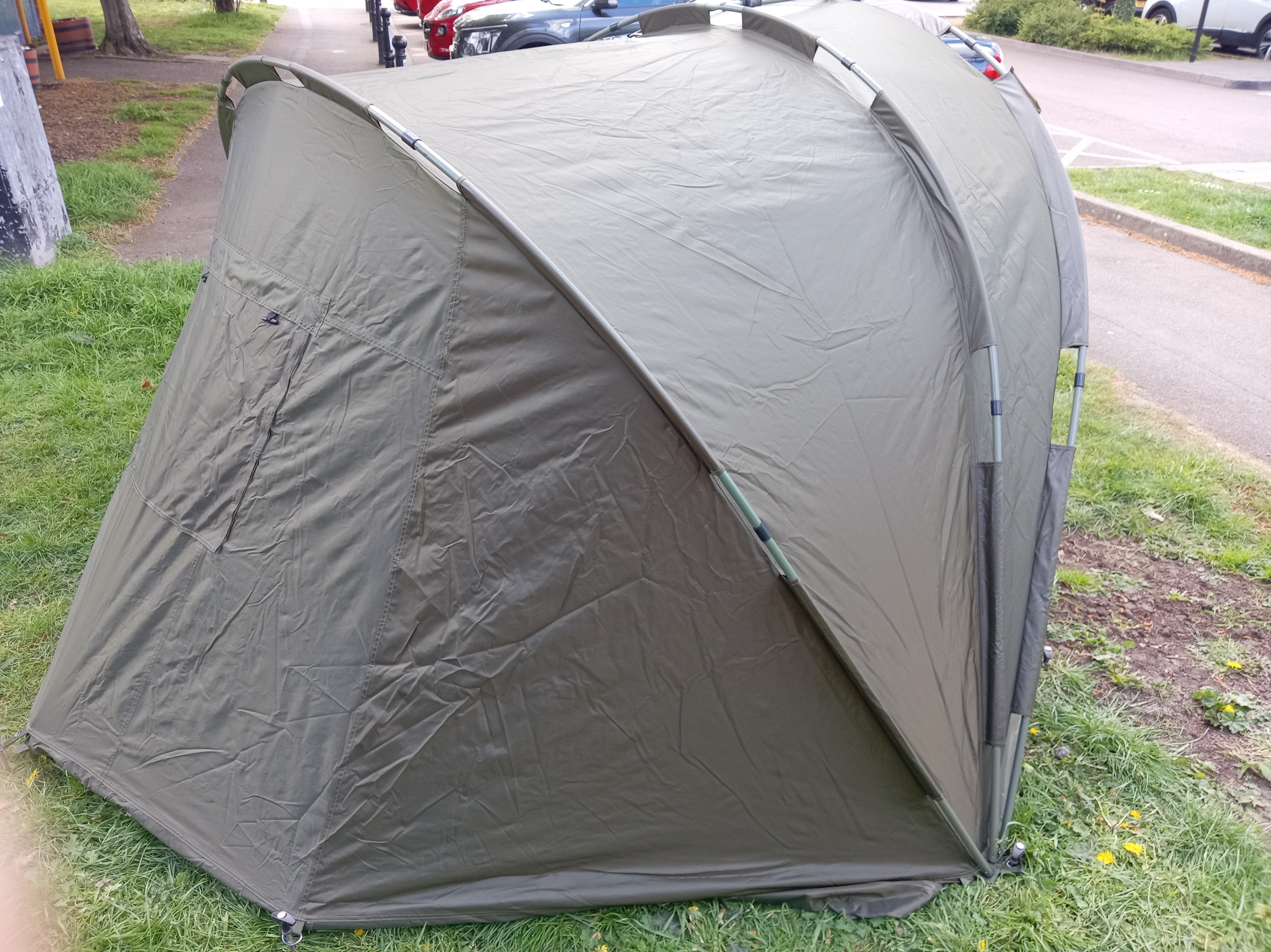 **Ex Display Bargain ** Carp On 1-man Carp Fishing Bivvy |  2 Rib Design