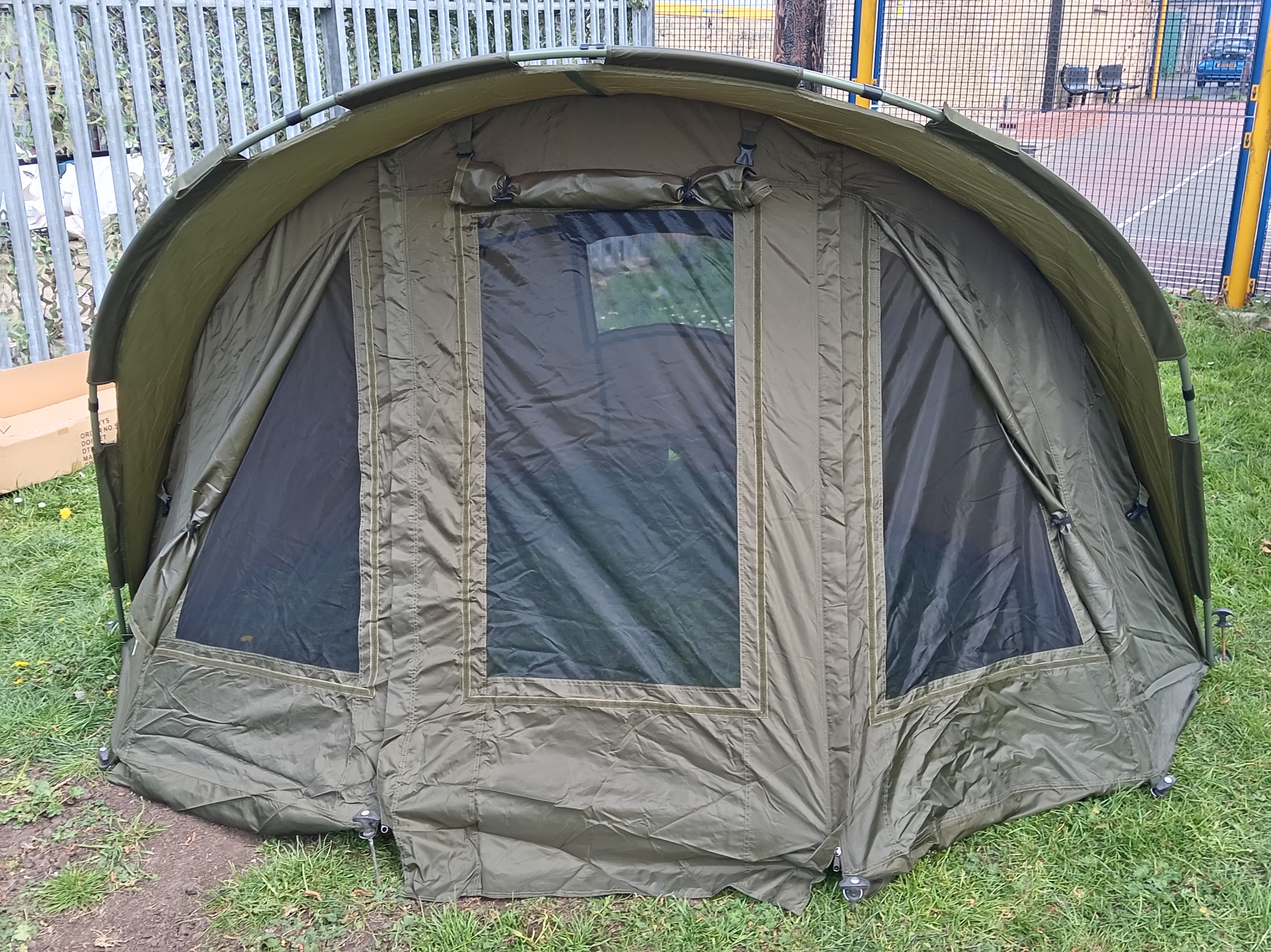 **Ex Display Bargain ** Carp On 1-man Carp Fishing Bivvy |  2 Rib Design