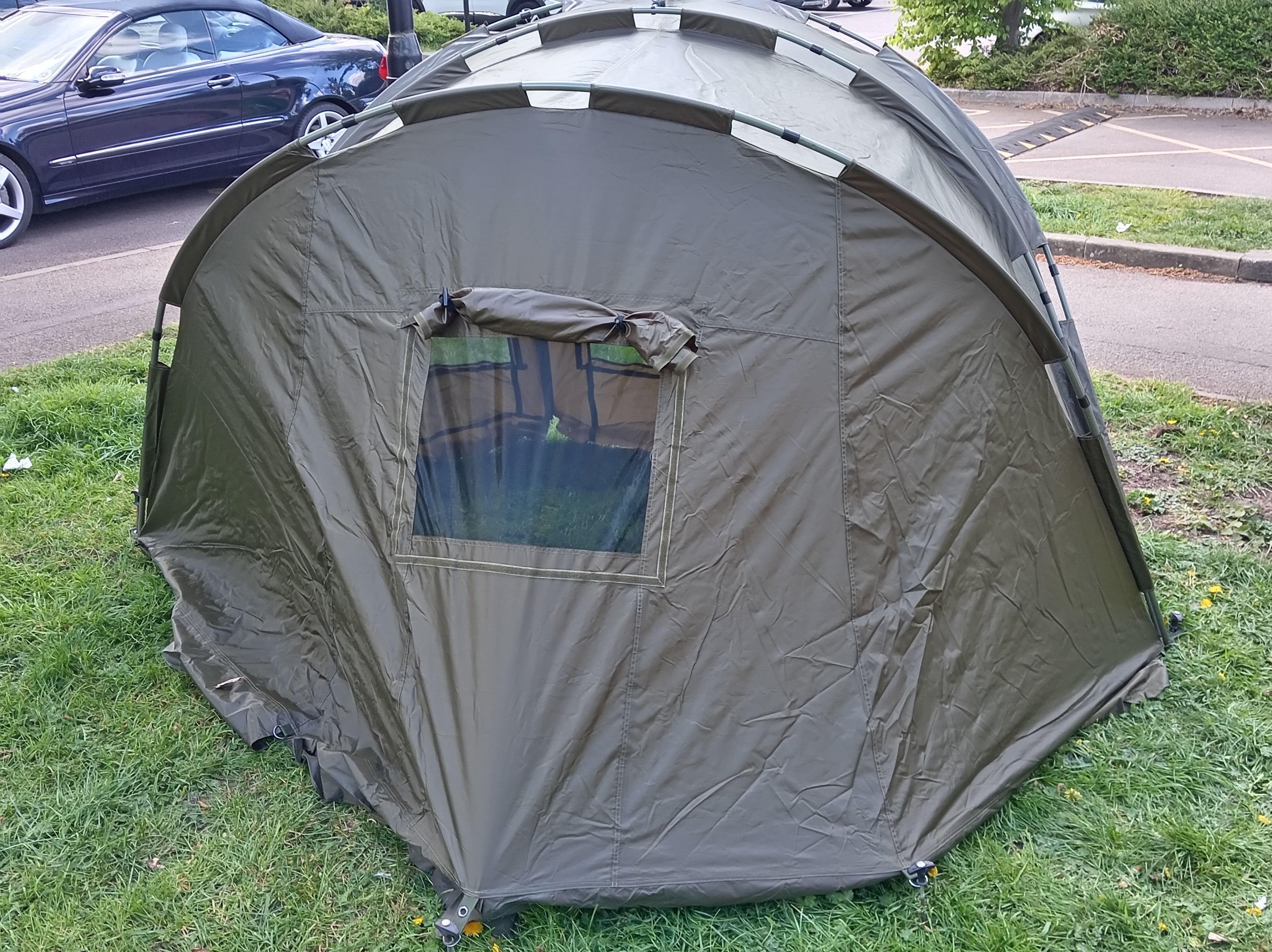 **Ex Display Bargain ** Carp On 1-man Carp Fishing Bivvy |  2 Rib Design