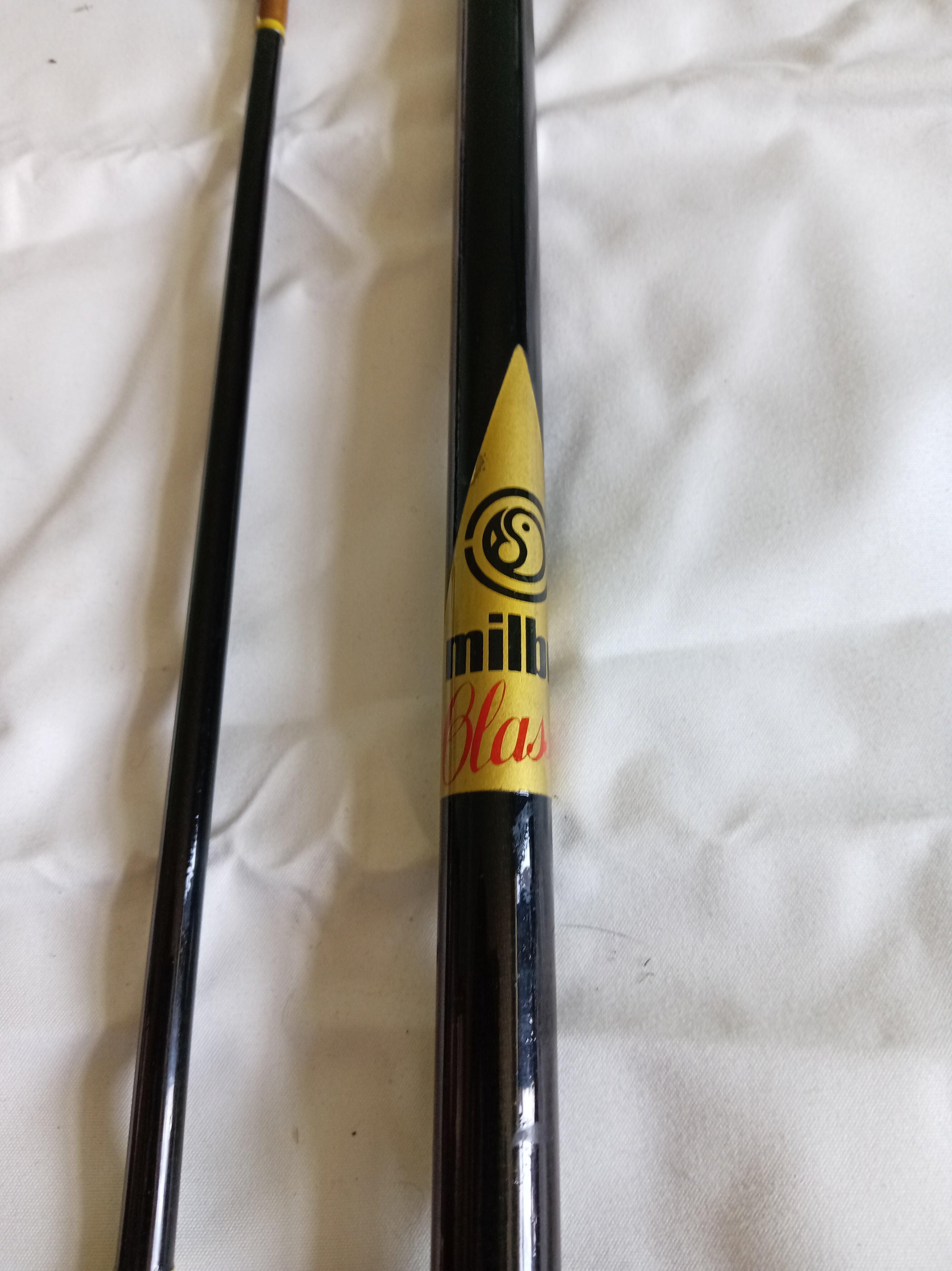 VINTAGE MILBRO CLASSIC 10FT ROD PRISTINE CONDITION WITH ORIGINAL CLOTH BAG