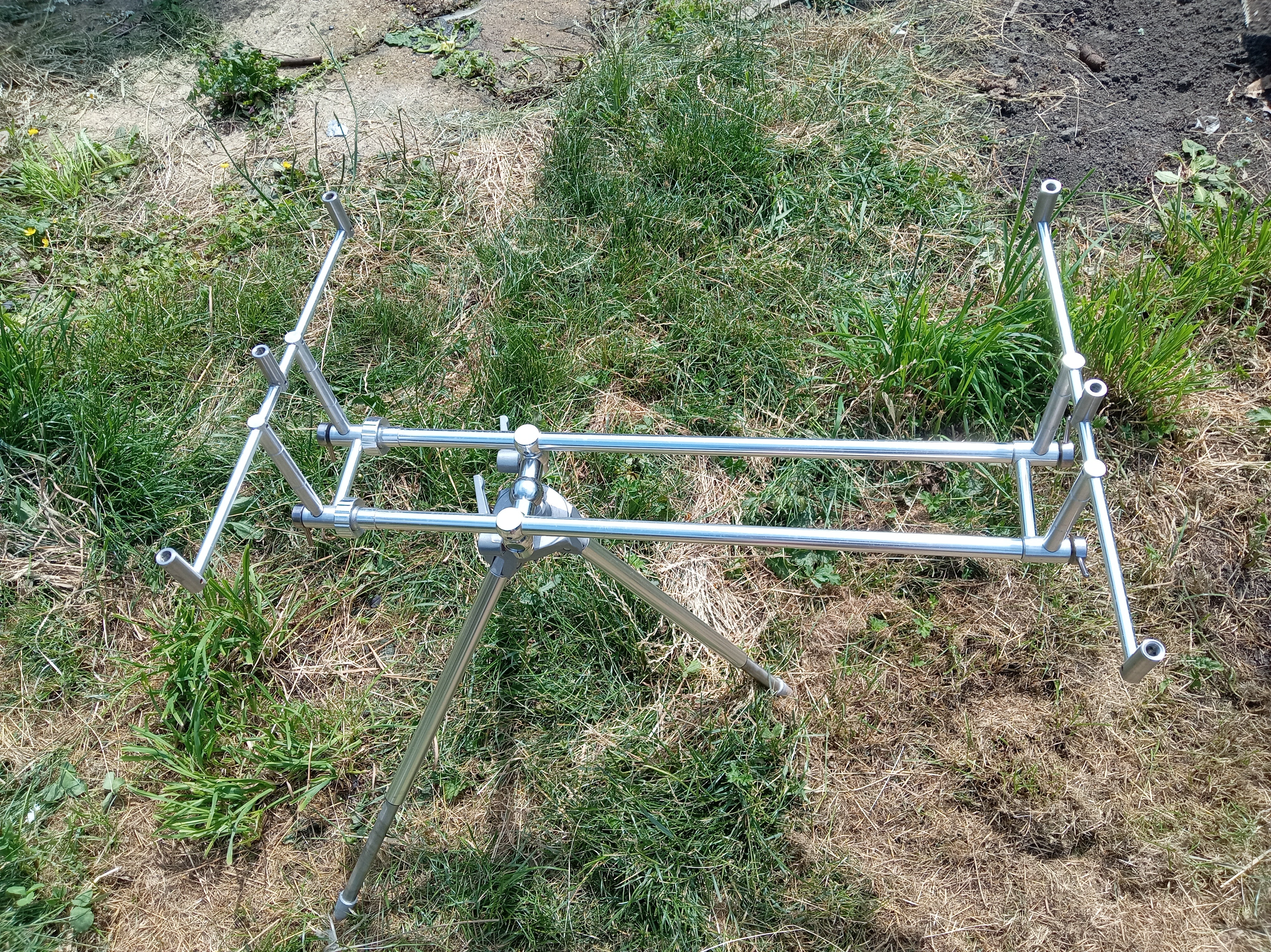 Continental Carp Rod Pod Stable Versatile 3-Rod Fishing Session Setup