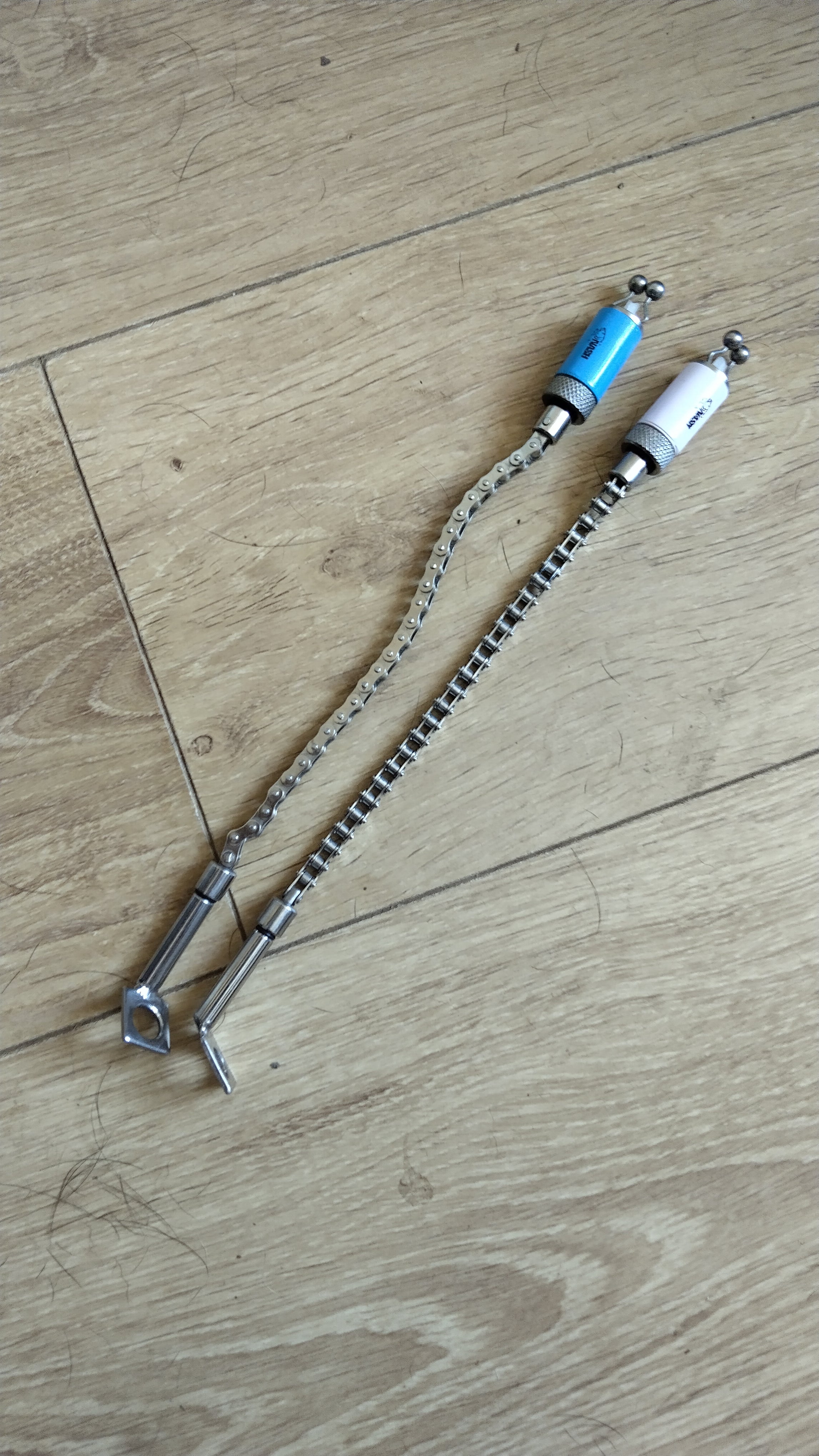 Nash Carp Hangers Bobbins Pair White Blue Bike Chain Hockey Sticks Cult Rare