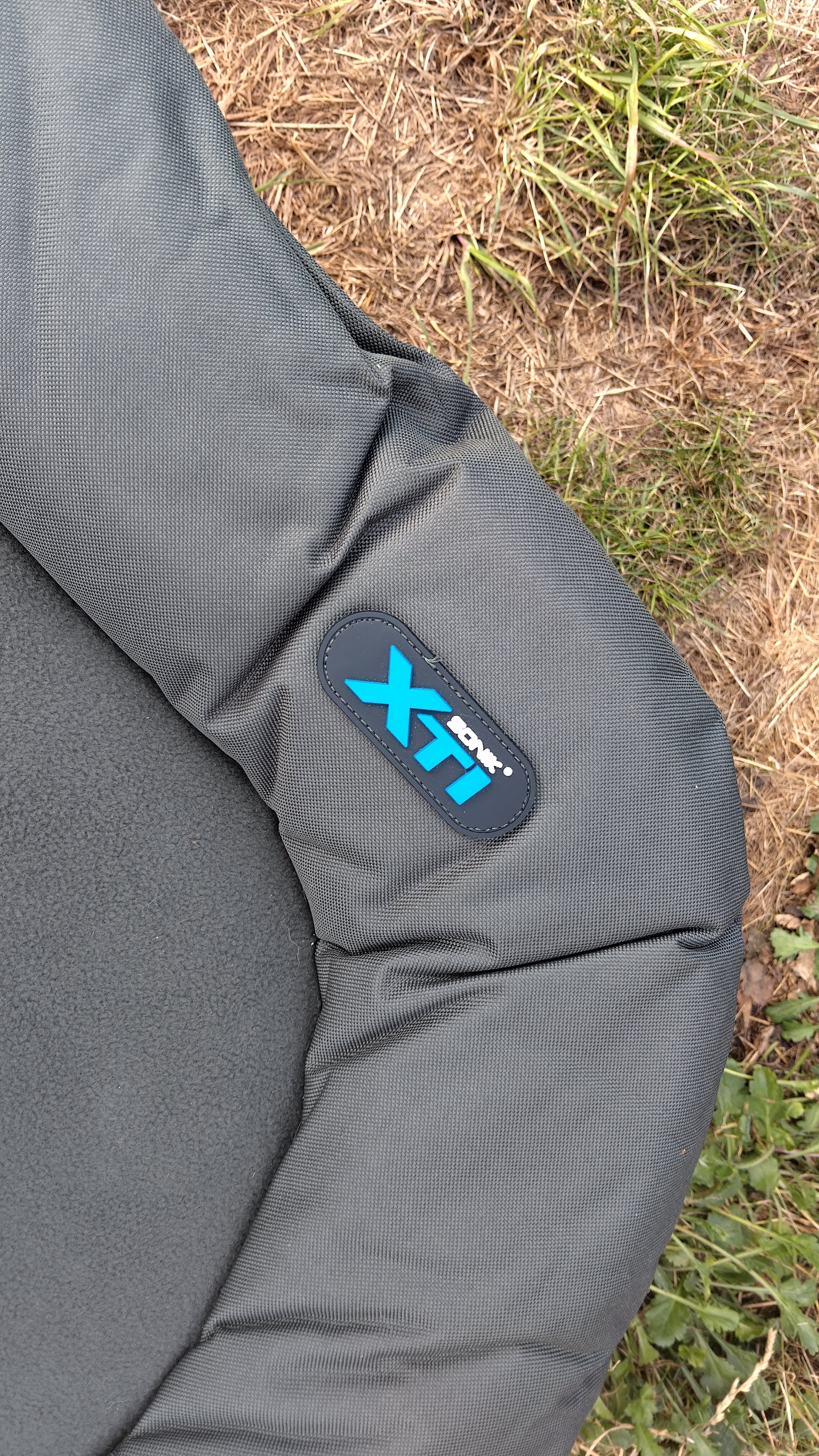 Sonik XTi Carp Fishing Bedchair Superb Condition Comfortable 6 Leg Bed Chair