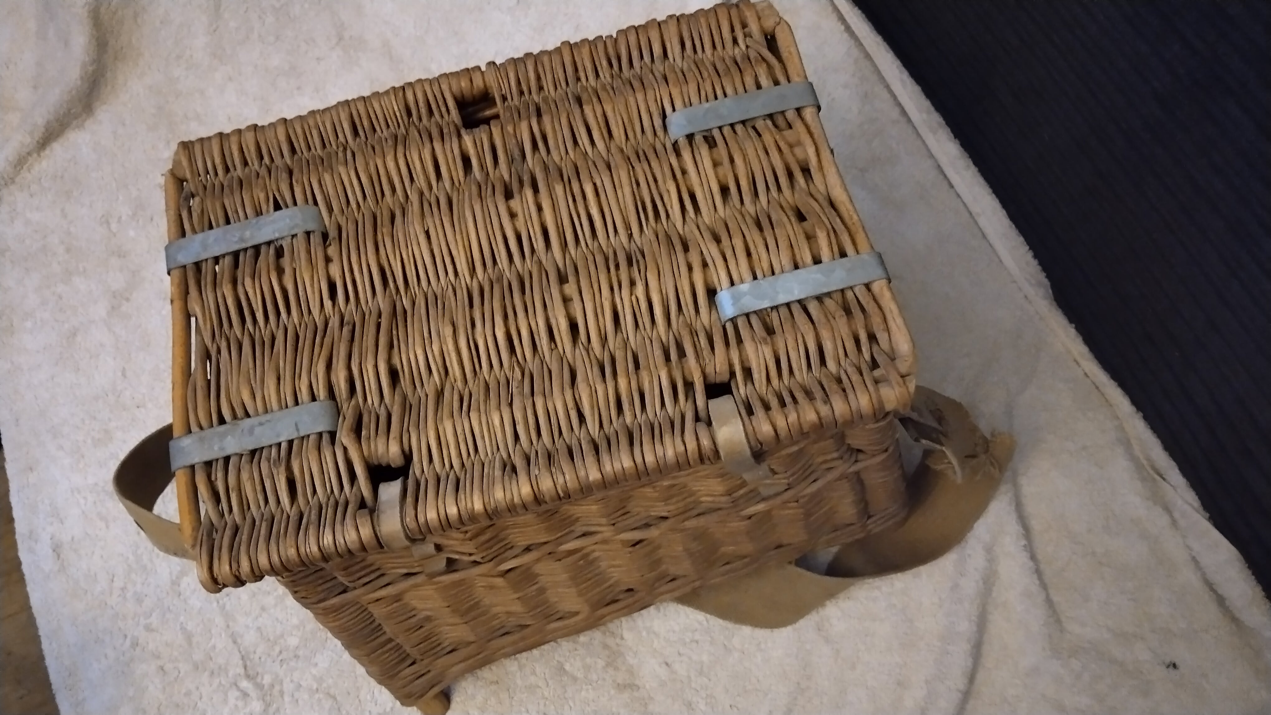 Vintage Wicker Fishing Creel Basket 35cm Traditional Angling Tackle Trout