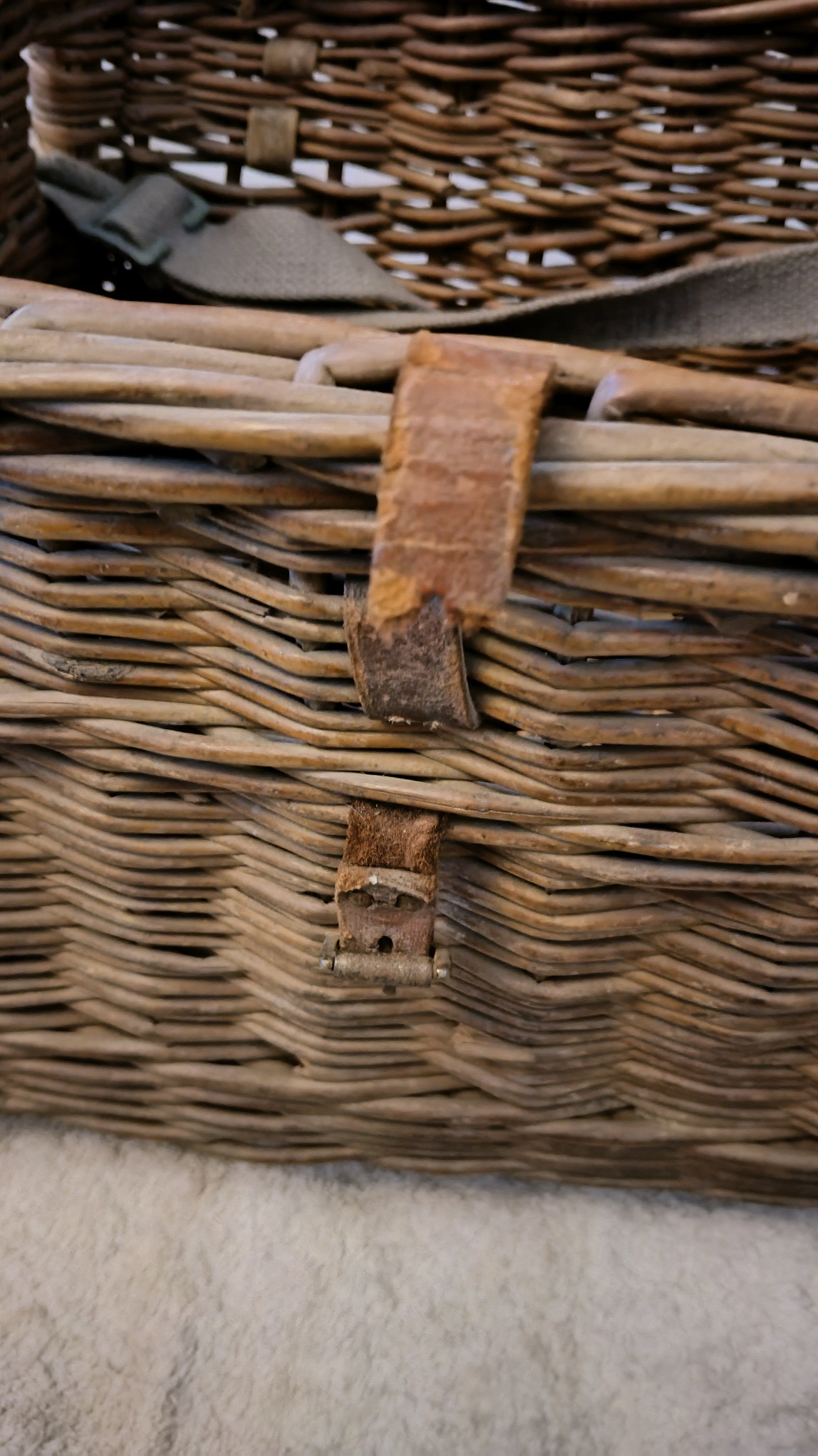 Vintage Wicker Fishing Creel Basket 35cm Traditional Angling Tackle Trout
