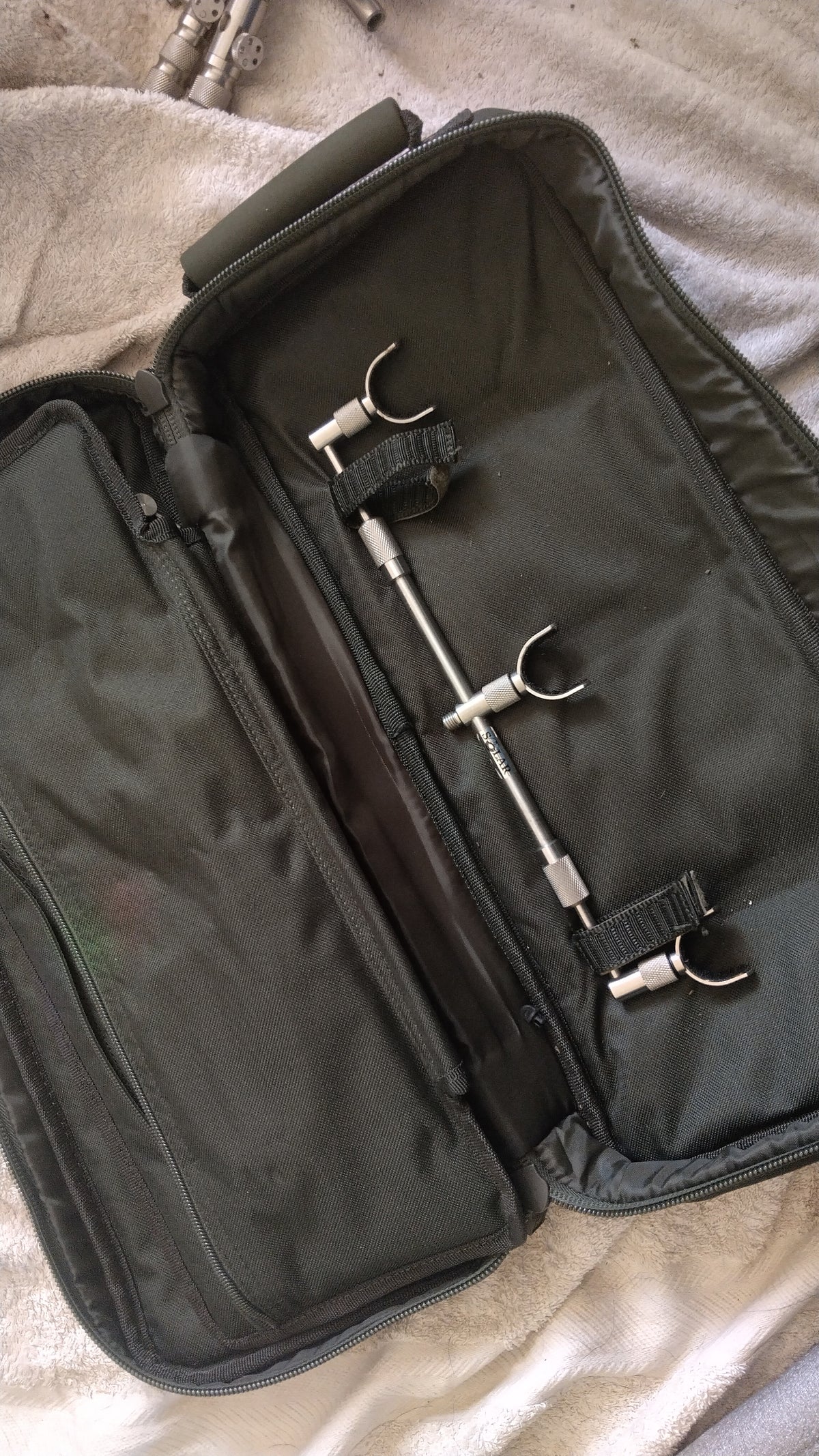 Stainless Steel Carp Fishing Bankware Set – Solar 3-Rod Buzz Bars, Bank Sticks & Nash Bag