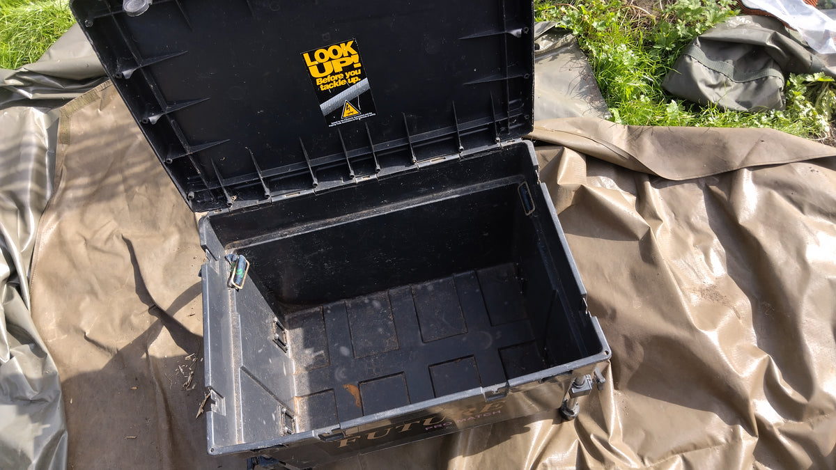 Old School Match Fishing Seatbox with Octoplus Legs