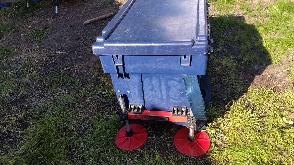 Riva Old School Match Fishing Seatbox with Octoplus Legs + Side Tray