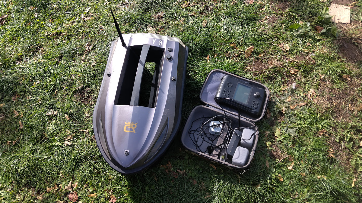 Carp Royal Baron GPS Bait Boat with Sonar Handset, Charger & Fox Camolite Bag