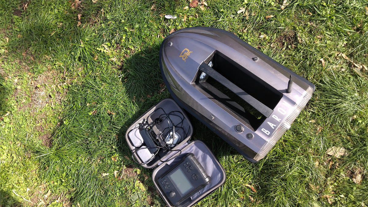 Carp Royal Baron GPS Bait Boat with Sonar Handset, Charger & Fox Camolite Bag