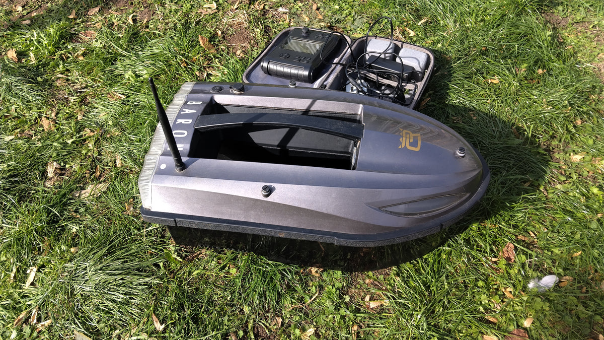 Carp Royal Baron GPS Bait Boat with Sonar Handset, Charger & Fox Camolite Bag