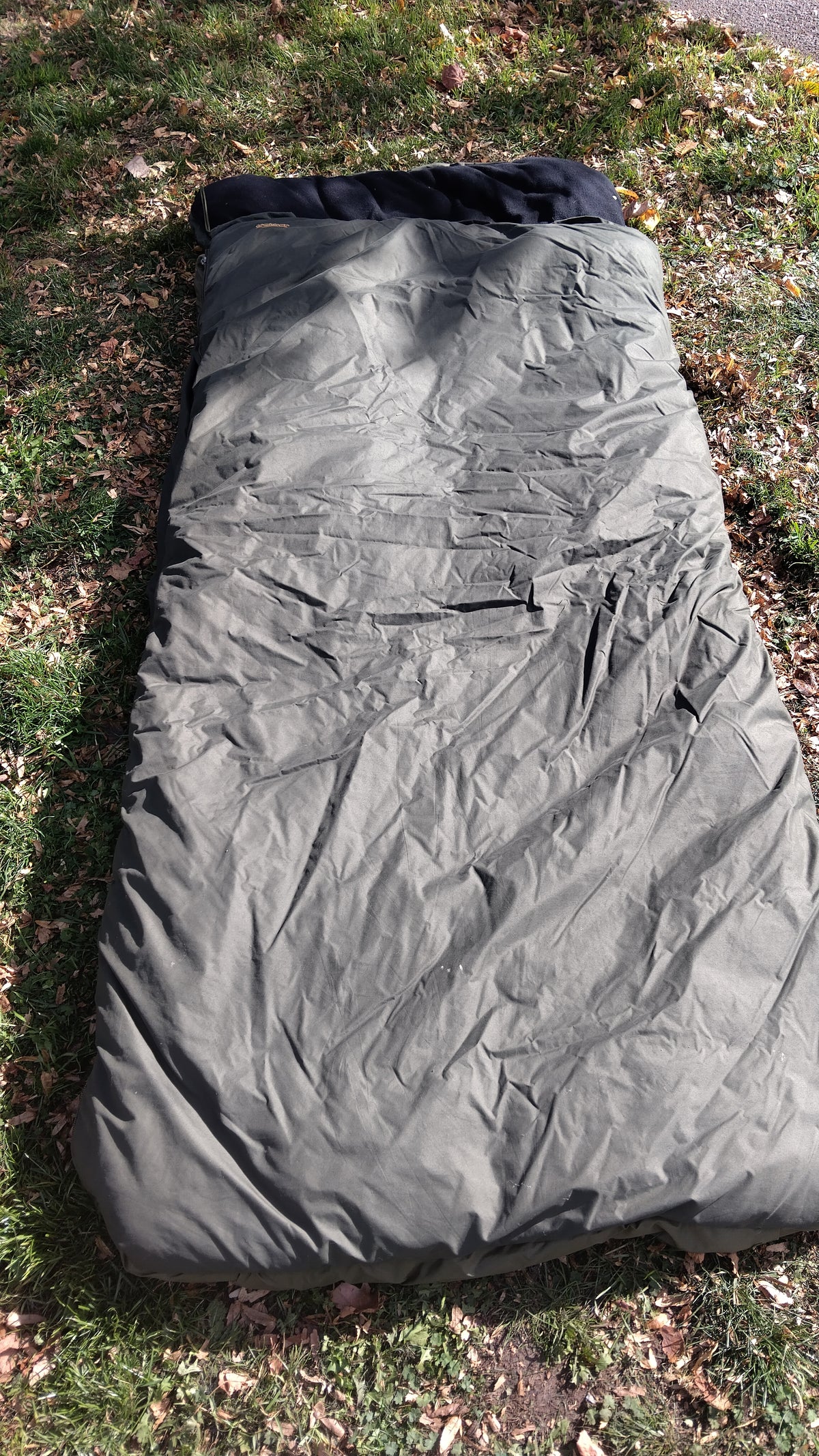 Trakker 5 Season Sleeping Bag & Fleece Lined Bedchair Cover Carp Fishing