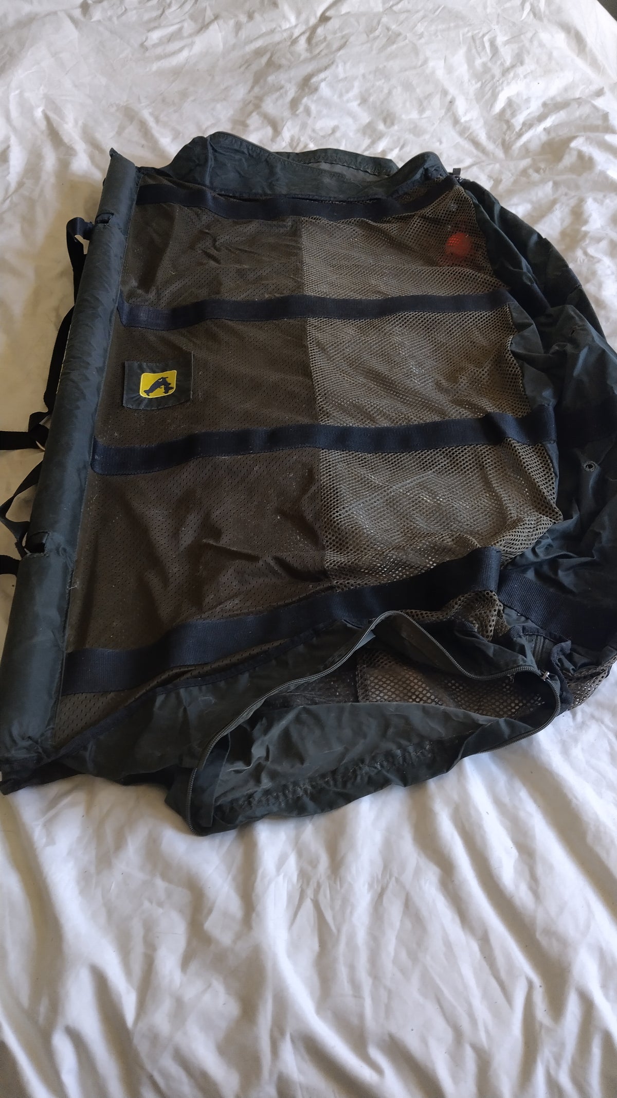 Avid Carp Retaining Sling with Original Zip Carry Bag – Good Used Condition