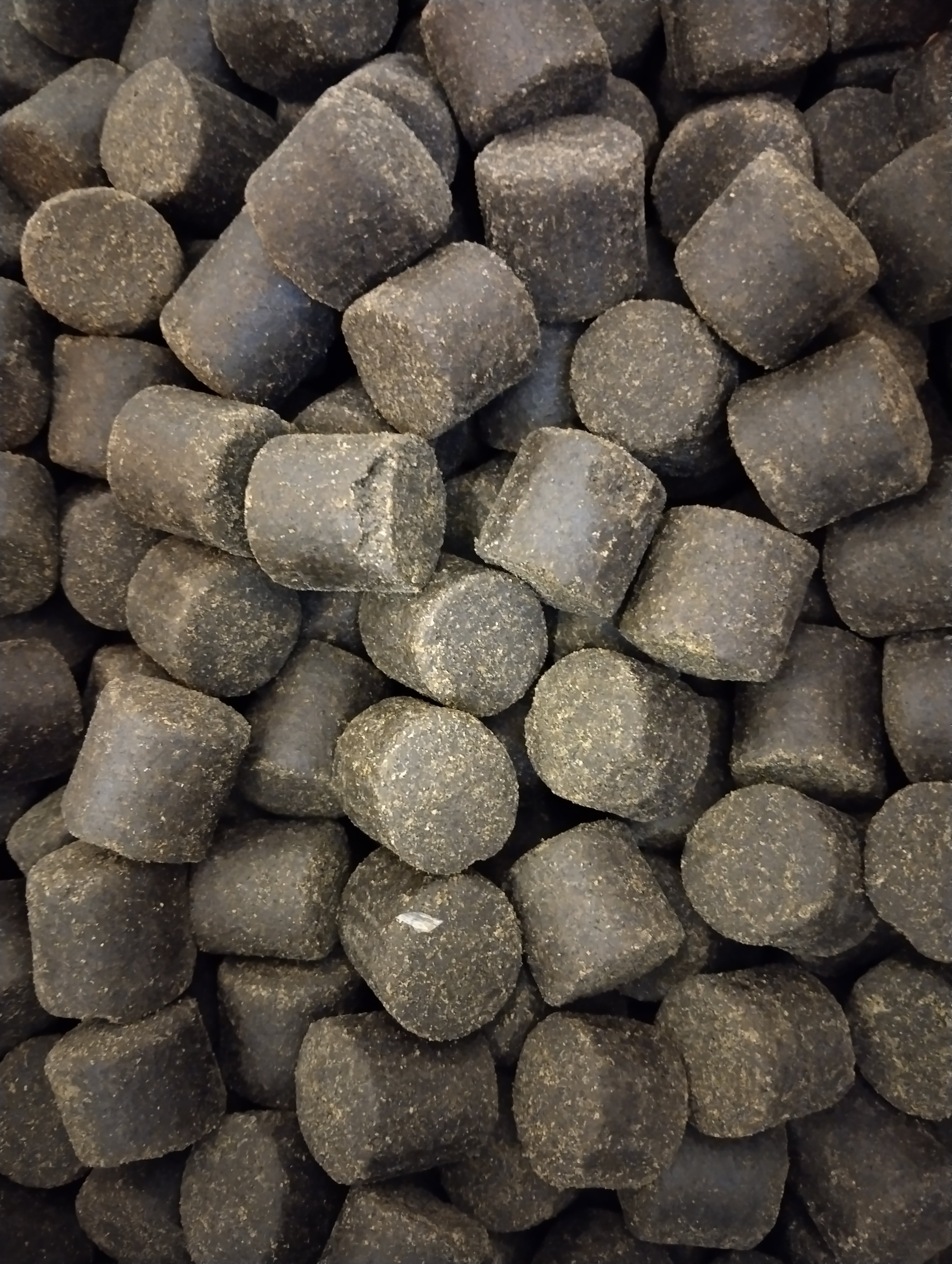 'Monster Moggie' Catfishing Halibut Pellets - Choose from 28mm, or 20mm Pre-drilled