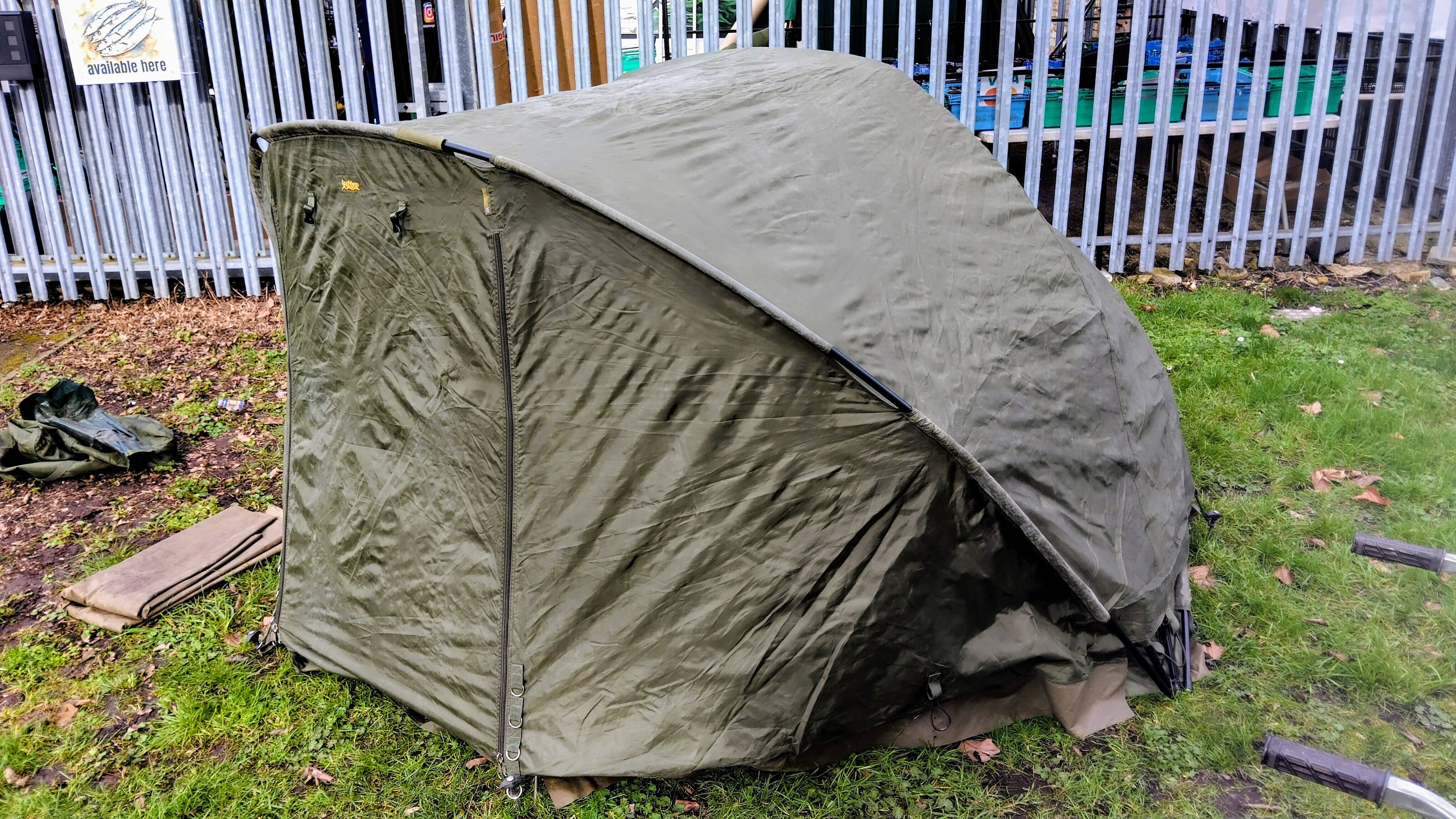 Trakker Pramhood Carp Bivvy with Overwrap and Groundsheet | Waterproof 1-Man Shelter