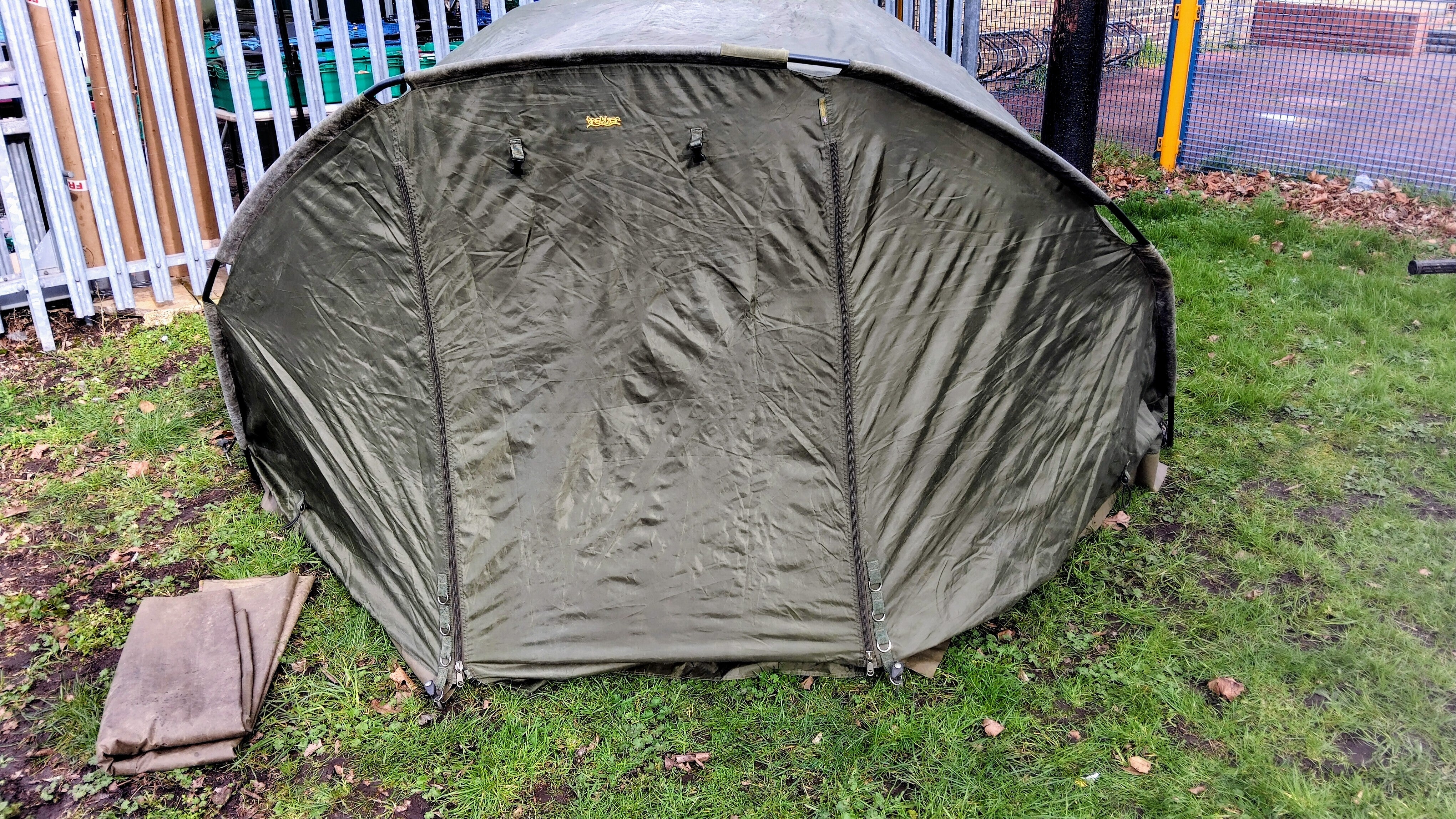 Trakker Pramhood Carp Bivvy with Overwrap and Groundsheet | Waterproof 1-Man Shelter