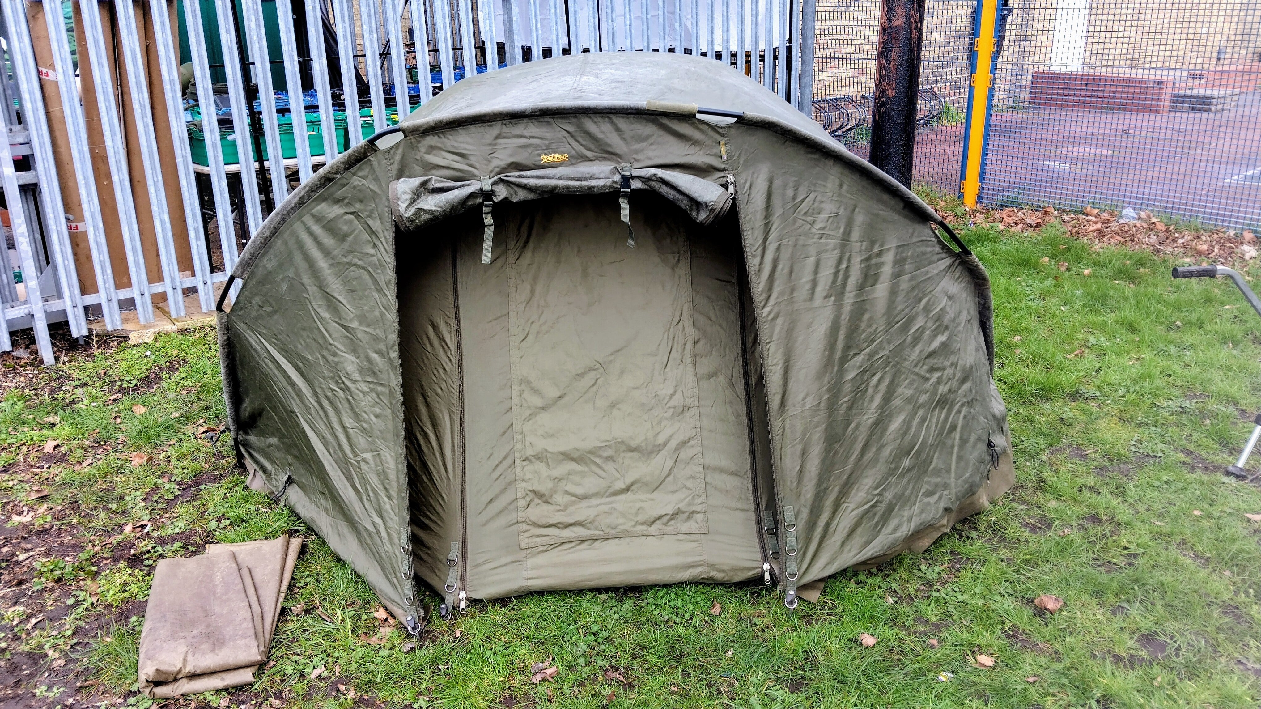 Trakker Pramhood Carp Bivvy with Overwrap and Groundsheet | Waterproof 1-Man Shelter