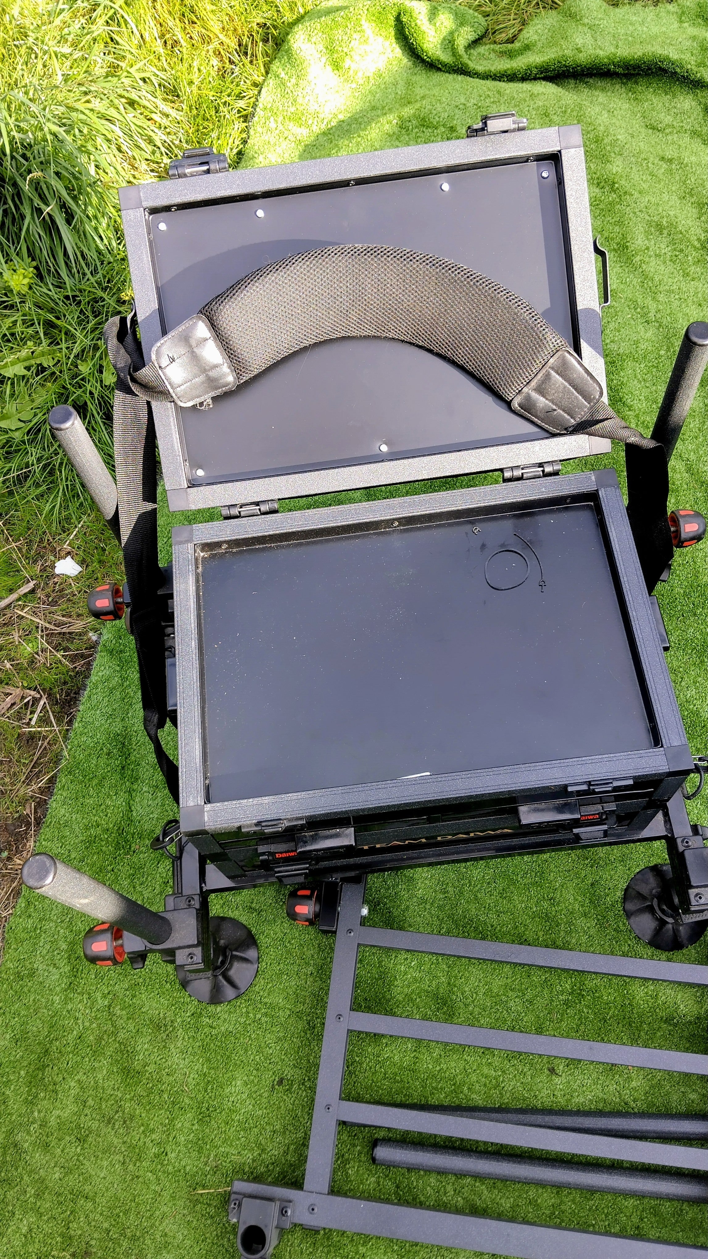 Daiwa 75 Seat Box - Fishing Station - Match Coarse Pole Box + Footplate
