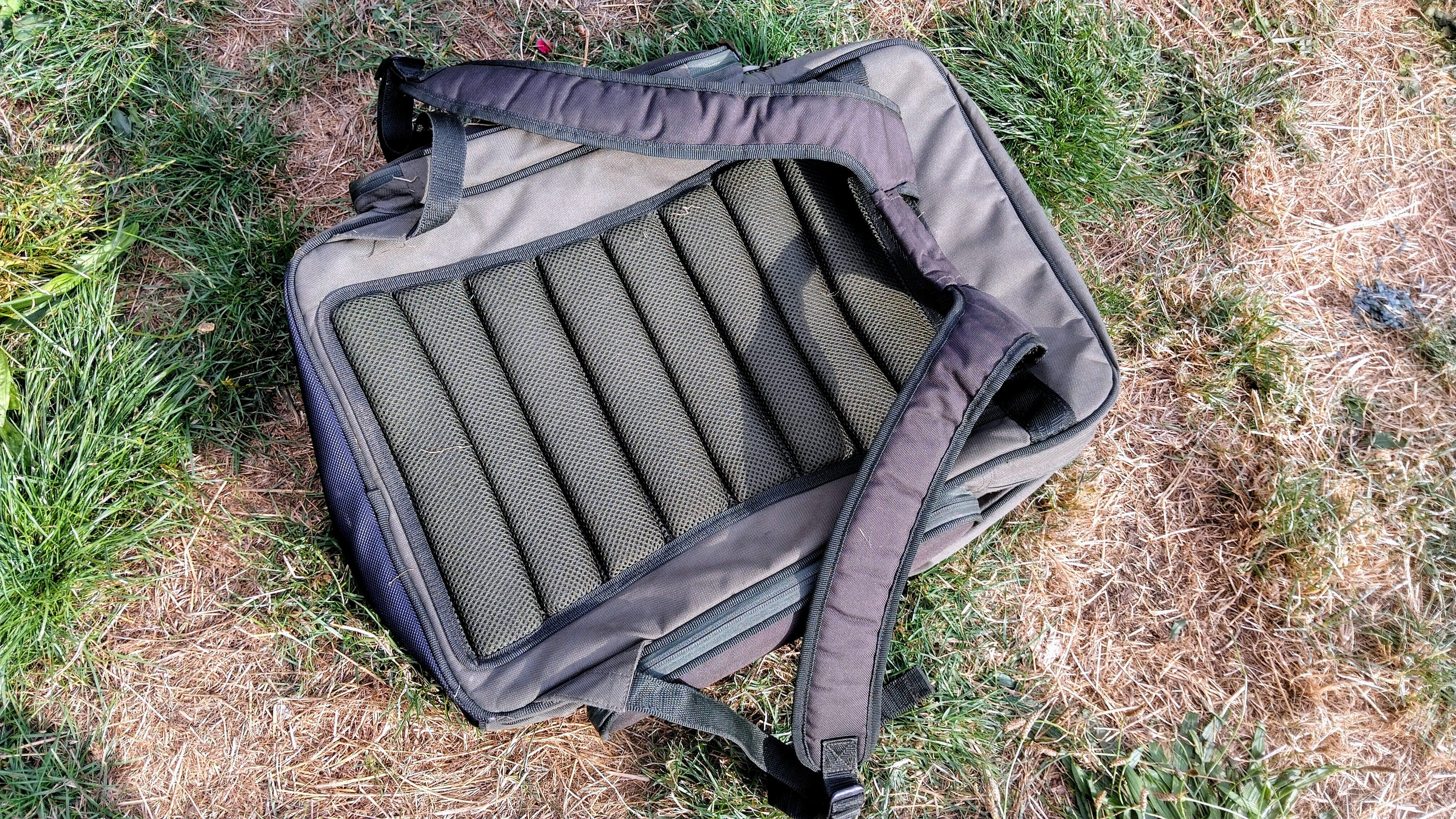 Sonik SKS Foldout Rucksack Luggage Main Compartment Clear Lid Pockets Box Used