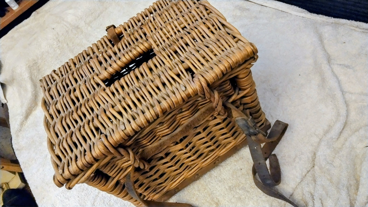 Vintage Wicker Fishing Creel Basket 30cm x 22cm x 22cm Traditional Angling Tackle