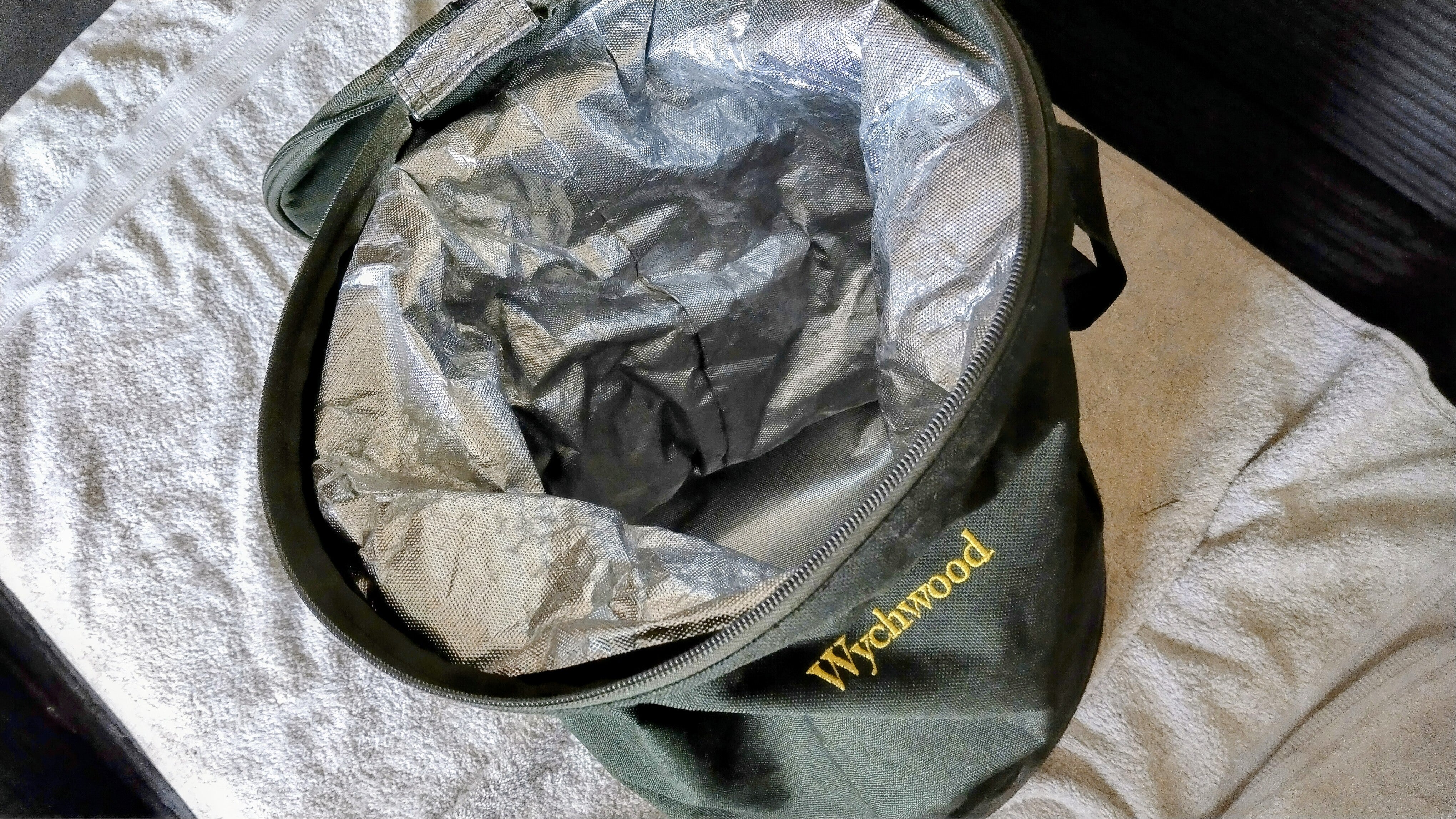 Wychwood Large Insulated Bait Bucket Collapsible Green Carp Fishing Boilie Bag