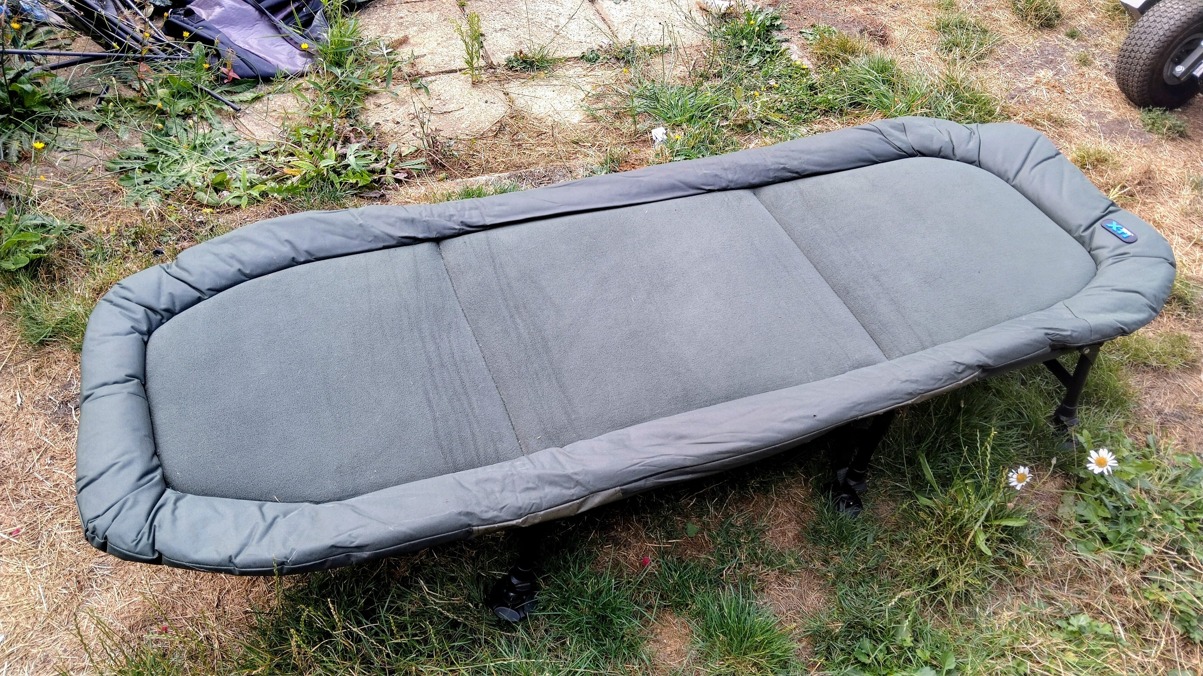 Sonik XTi Carp Fishing Bedchair Superb Condition Comfortable 6 Leg Bed Chair